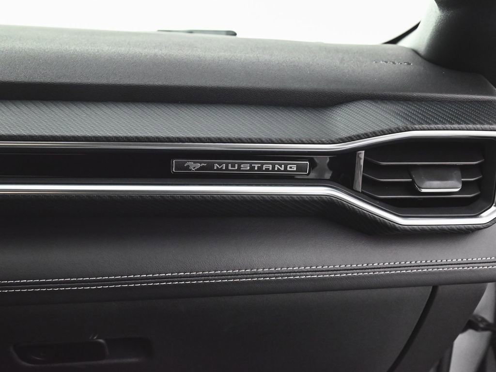 Used 2025 Ford Mustang Premium image 38