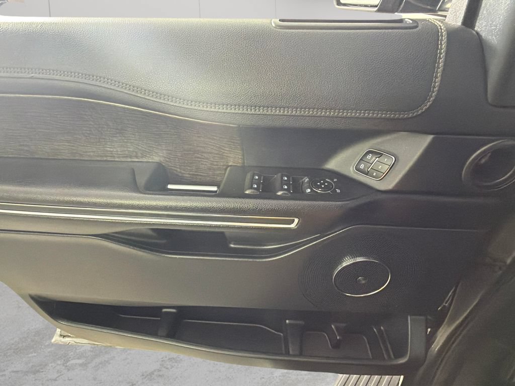 Used 2021 Ford Expedition Max Limited RWD image 25