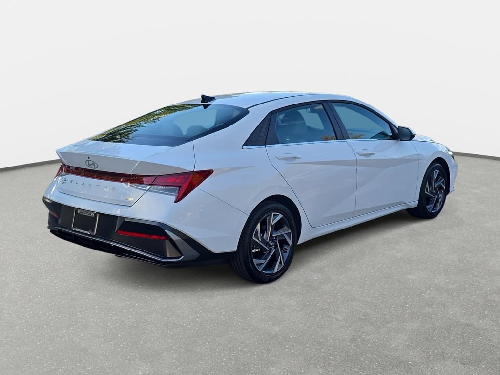 Used 2025 Hyundai Elantra Limited FWD image 5