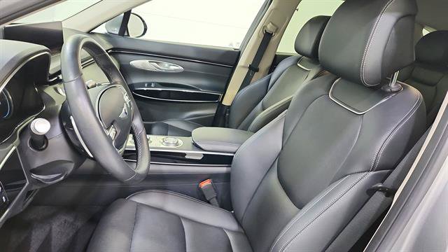 Used 2025 Genesis GV70 2.5T AWD/4WD image 11