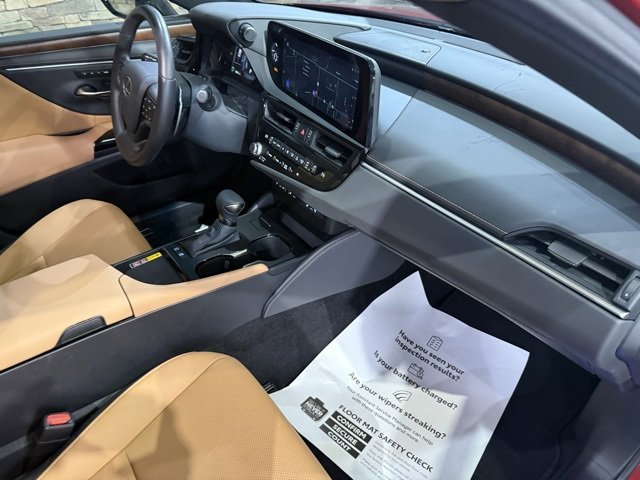 Used 2025 Lexus ES 300h w/ Premium Package image 26