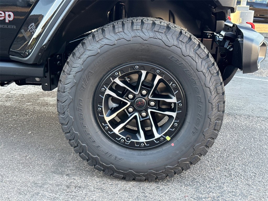 New 2025 Jeep Wrangler Unlimited Rubicon w/ XTREMEE 35" Tire Package image 6