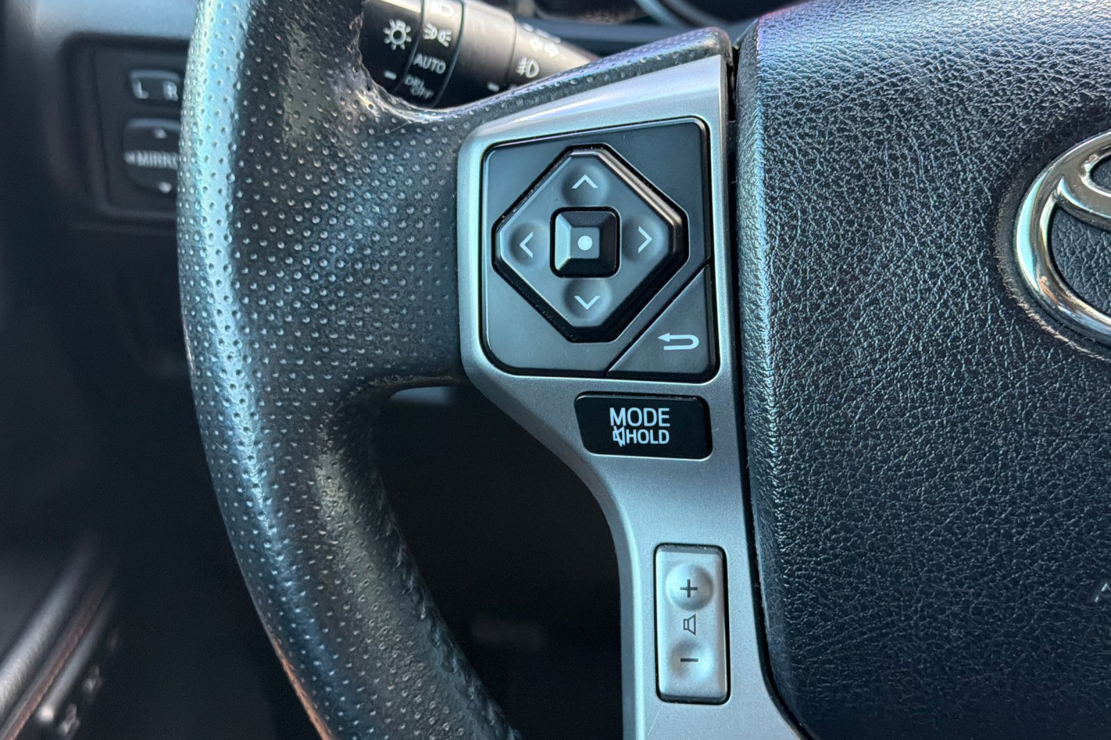 Used 2016 Toyota 4Runner Limited AWD/4WD image 30