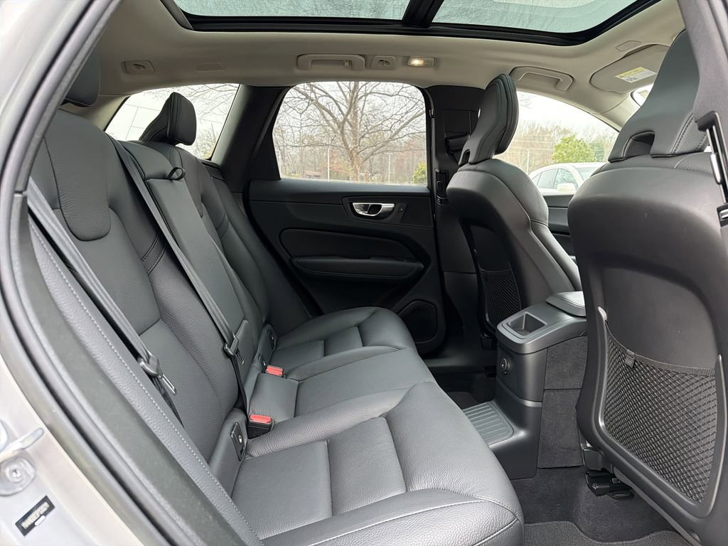 Used 2023 Volvo XC60 T8 Plus image 22