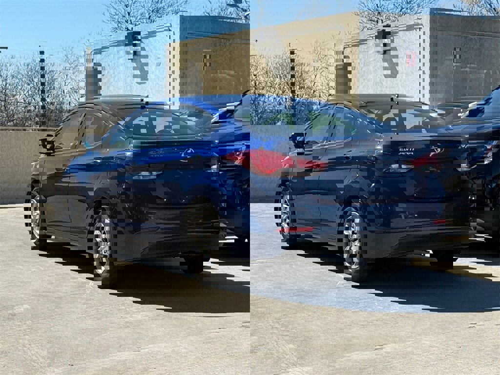 Used 2015 Hyundai Elantra SE image 7