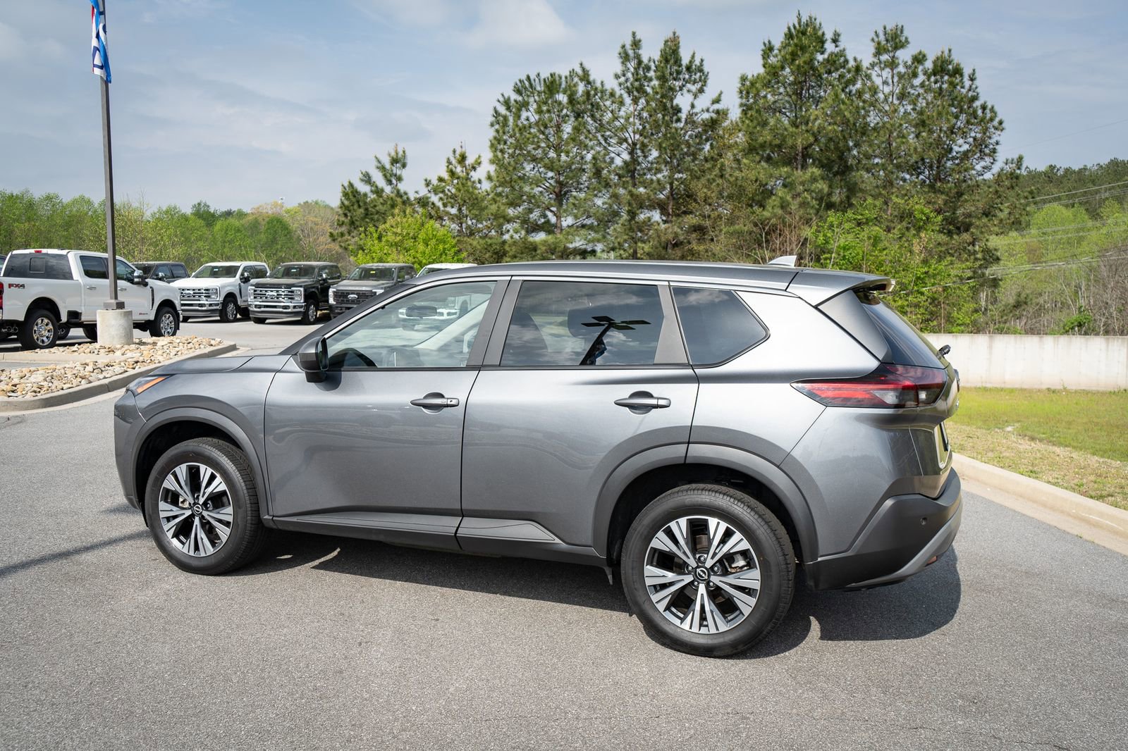 Used 2023 Nissan Rogue SV image 7