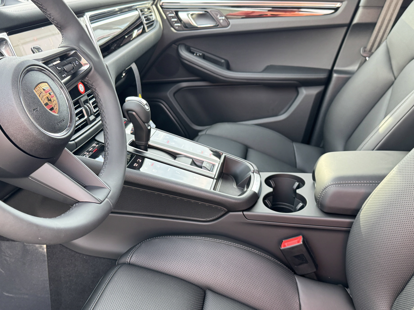 New 2025 Porsche Macan AWD/4WD image 4