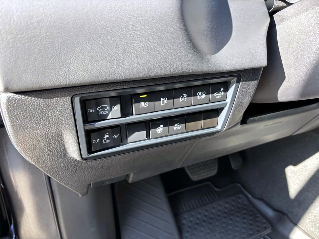 Used 2025 Toyota Sequoia Platinum image 14
