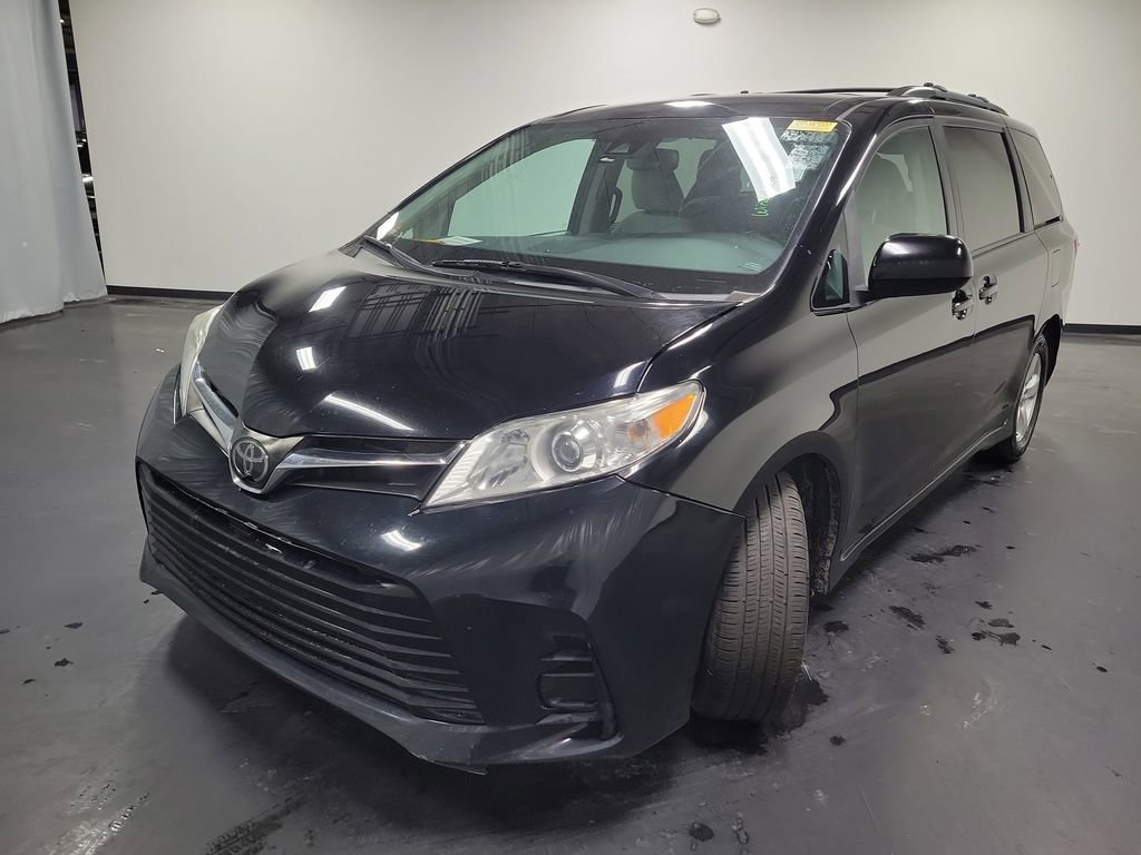 Used 2020 Toyota Sienna LE image 4