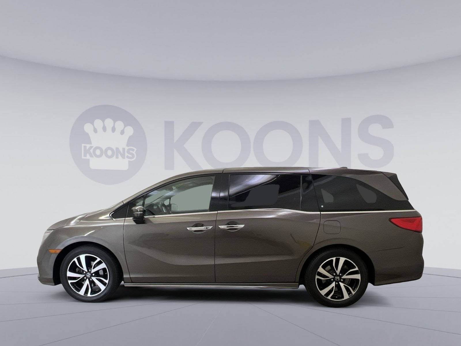 Used 2018 Honda Odyssey Elite image 2