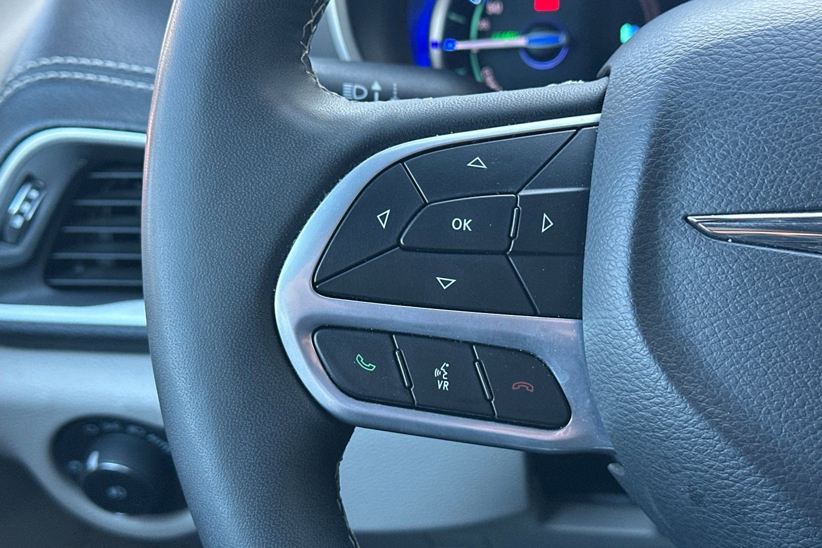 Used 2024 Chrysler Pacifica Select image 30