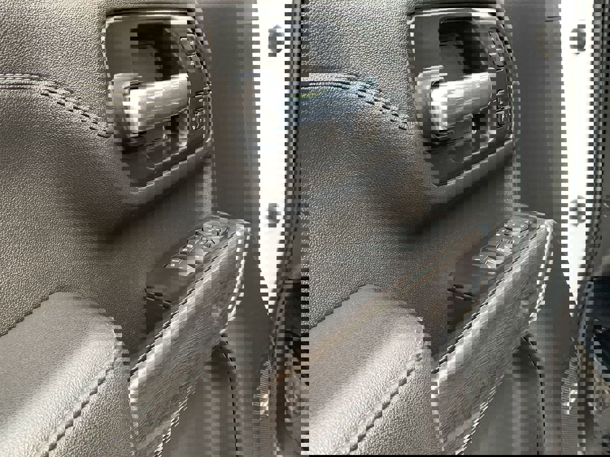 Used 2021 Chevrolet Silverado 3500 LTZ w/ LTZ Convenience Package image 18