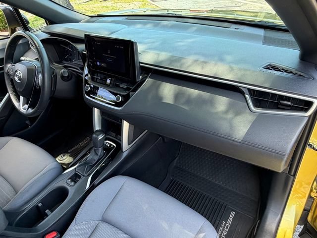 Used 2024 Toyota Corolla Cross AWD Hybrid w/ Moonroof Package image 17