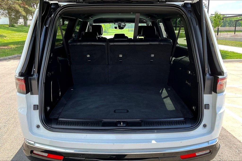 Used 2024 Jeep Wagoneer L Series II w/ Flexible Seating Group AWD/4WD image 7