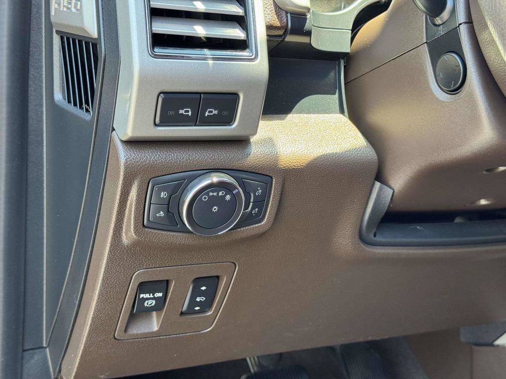 Used 2018 Ford F150 King Ranch w/ Equipment Group 601A Luxury AWD/4WD image 11