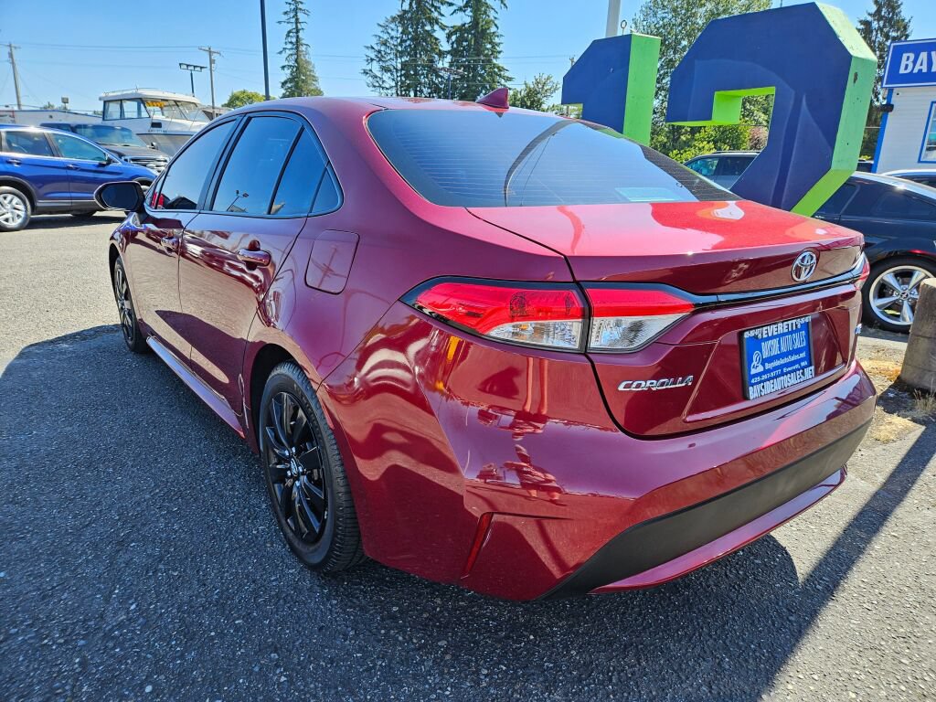 Used 2022 Toyota Corolla LE FWD image 3
