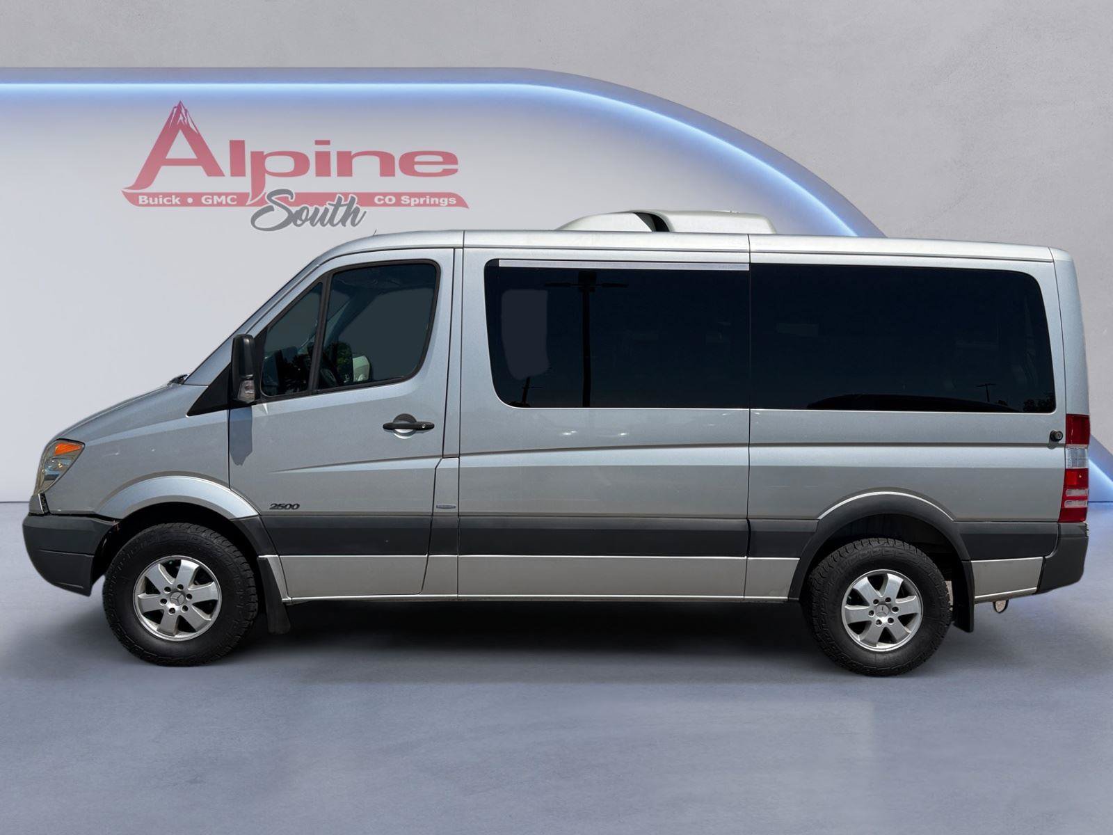Used 2010 Mercedes-Benz Sprinter 2500 image 2