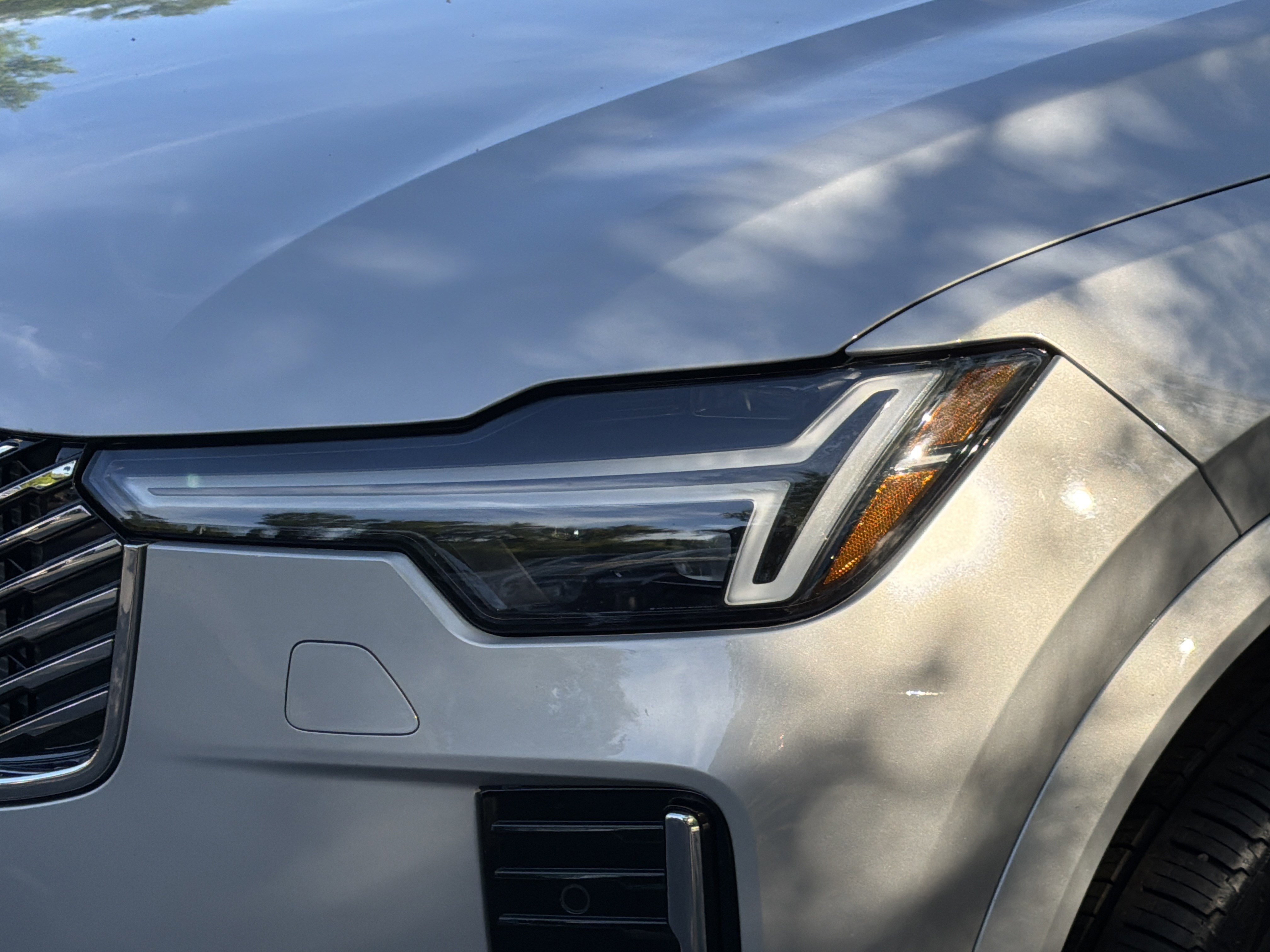 Certified 2025 Volvo XC90 B5 Plus AWD/4WD image 6