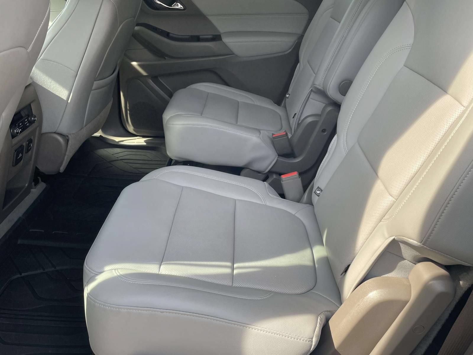 Used 2021 Chevrolet Traverse Premier AWD/4WD image 13