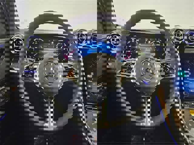 Used 2025 Mercedes-Benz GLC 300 4MATIC image 77