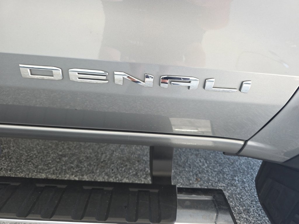 Used 2025 GMC Canyon Denali AWD/4WD image 10