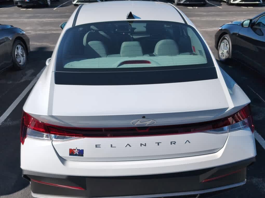 New 2026 Hyundai Elantra SE FWD image 14