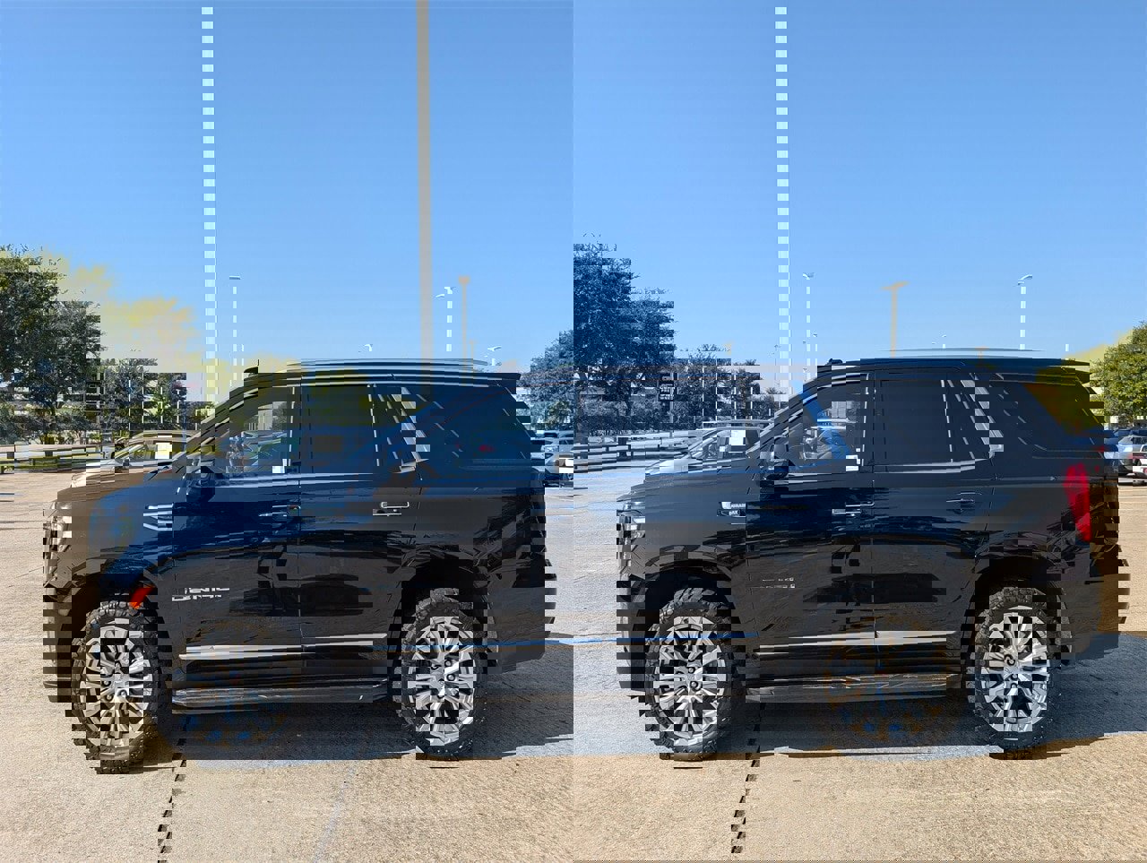 Used 2024 GMC Yukon Denali w/ Max Trailering Package image 3