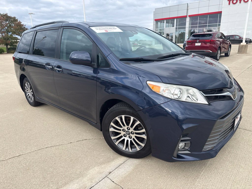 Used 2020 Toyota Sienna XLE FWD image 2