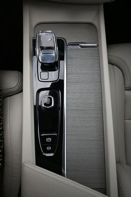 Used 2023 Volvo XC60 B6 Ultimate w/ Protection Package Premier image 10