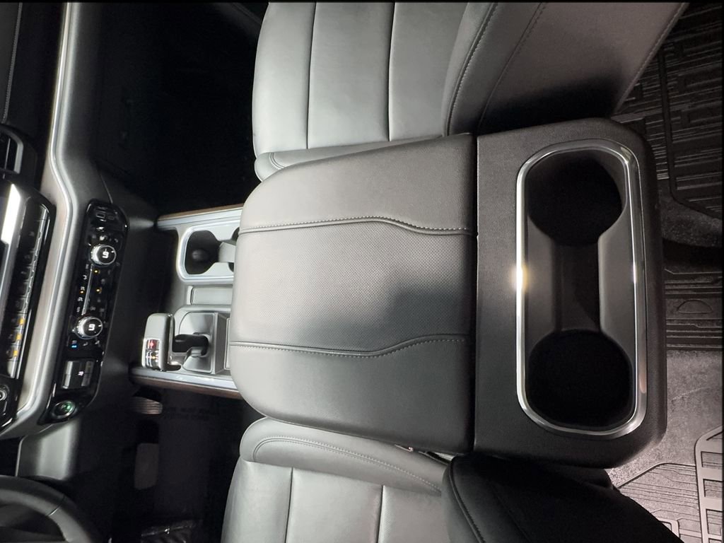 Used 2024 GMC Sierra 1500 SLT AWD/4WD image 41
