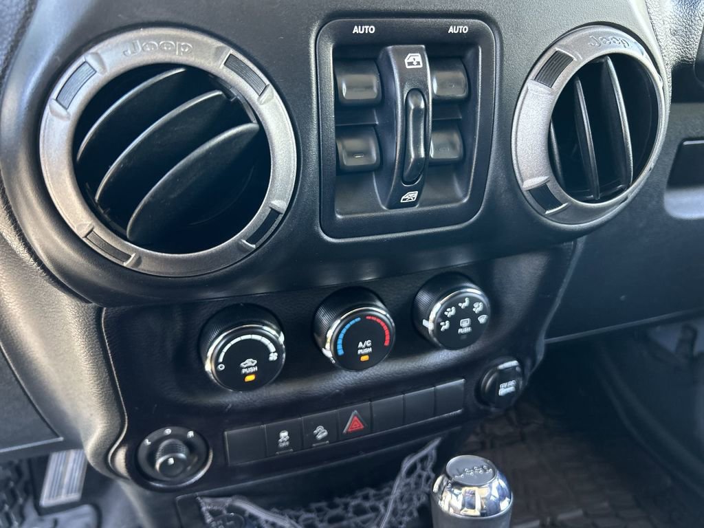 Used 2015 Jeep Wrangler Unlimited Sport AWD/4WD image 16