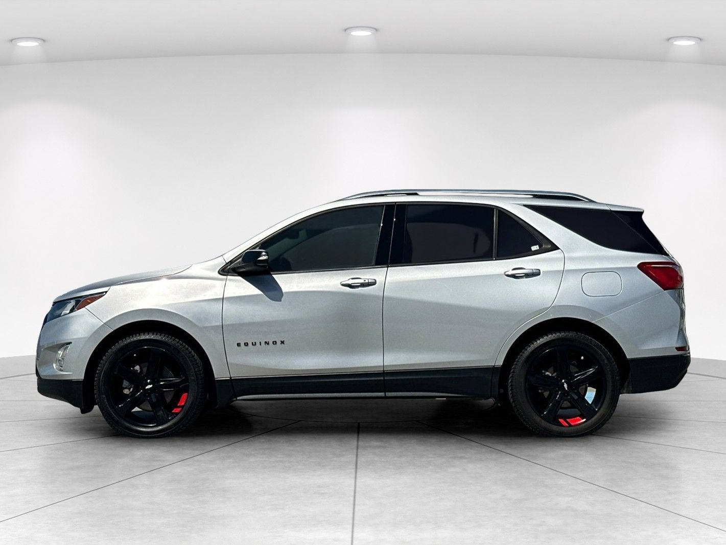 Used 2020 Chevrolet Equinox Premier w/ Premier Redline Edition FWD image 3