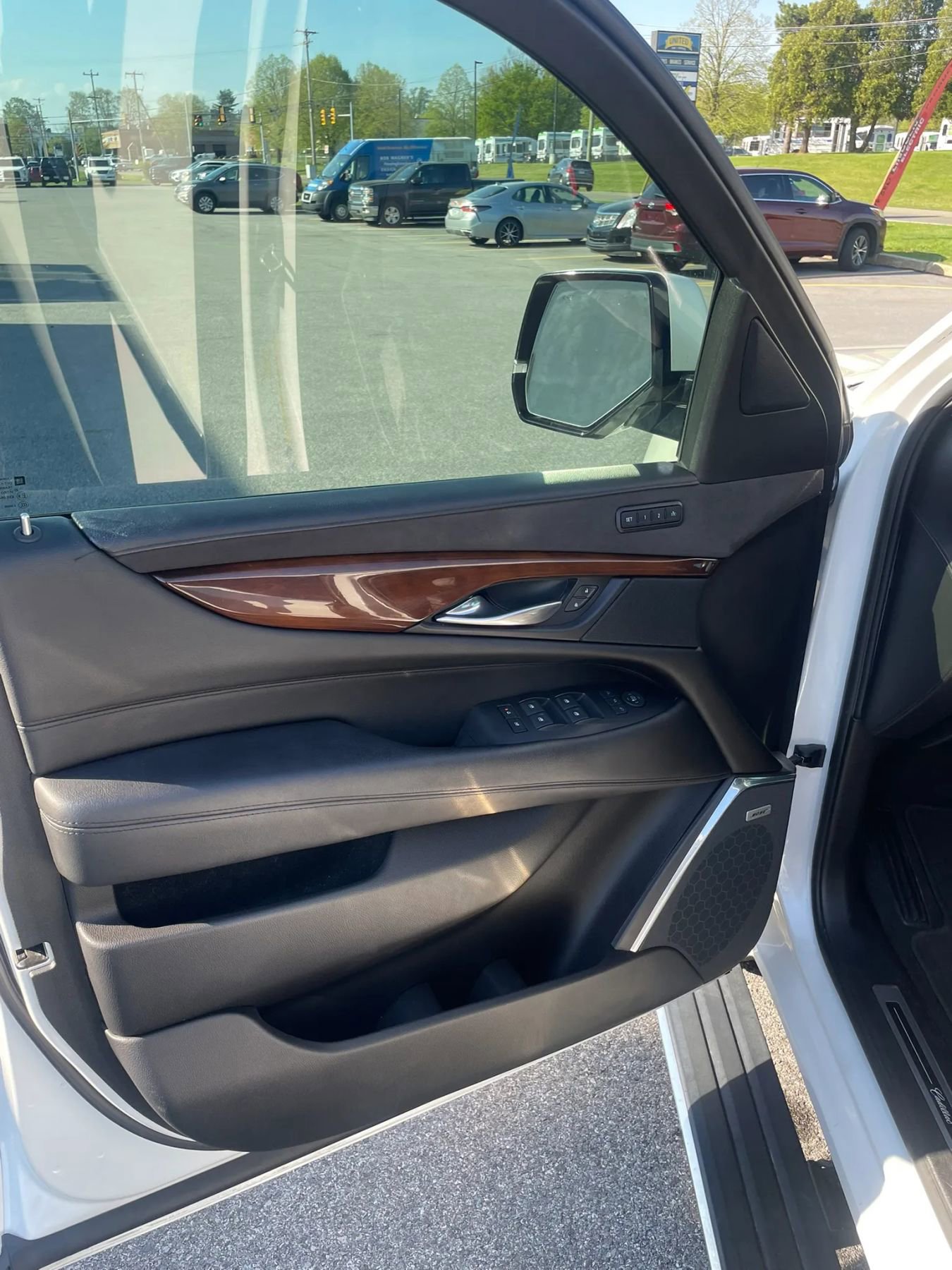 Used 2018 Cadillac Escalade ESV Premium Luxury AWD/4WD image 18