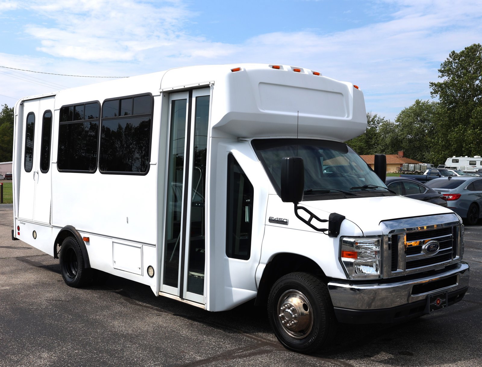 Used 2016 Ford E-450 and Econoline 450 Super Duty w/ Shuttle Bus Prep Package RWD image 4