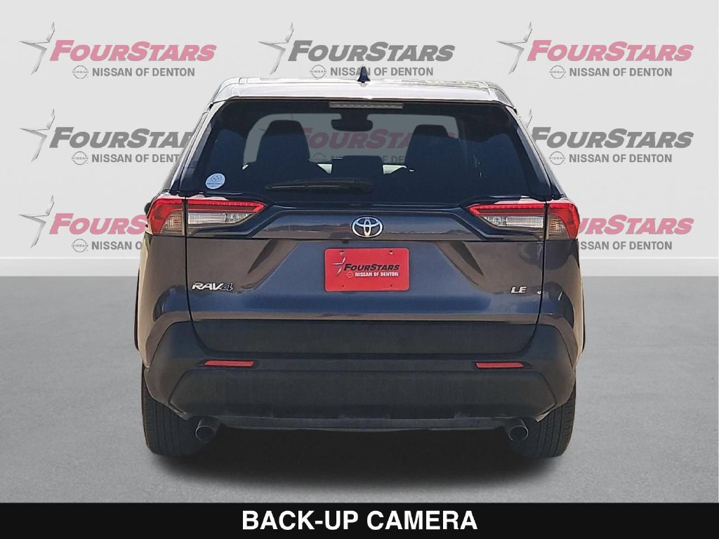 Used 2022 Toyota RAV4 LE FWD image 5