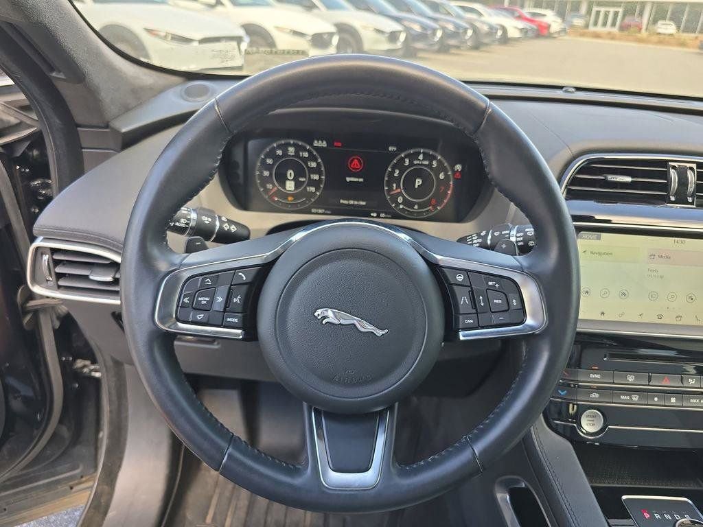 Used 2020 Jaguar F-PACE Prestige image 31