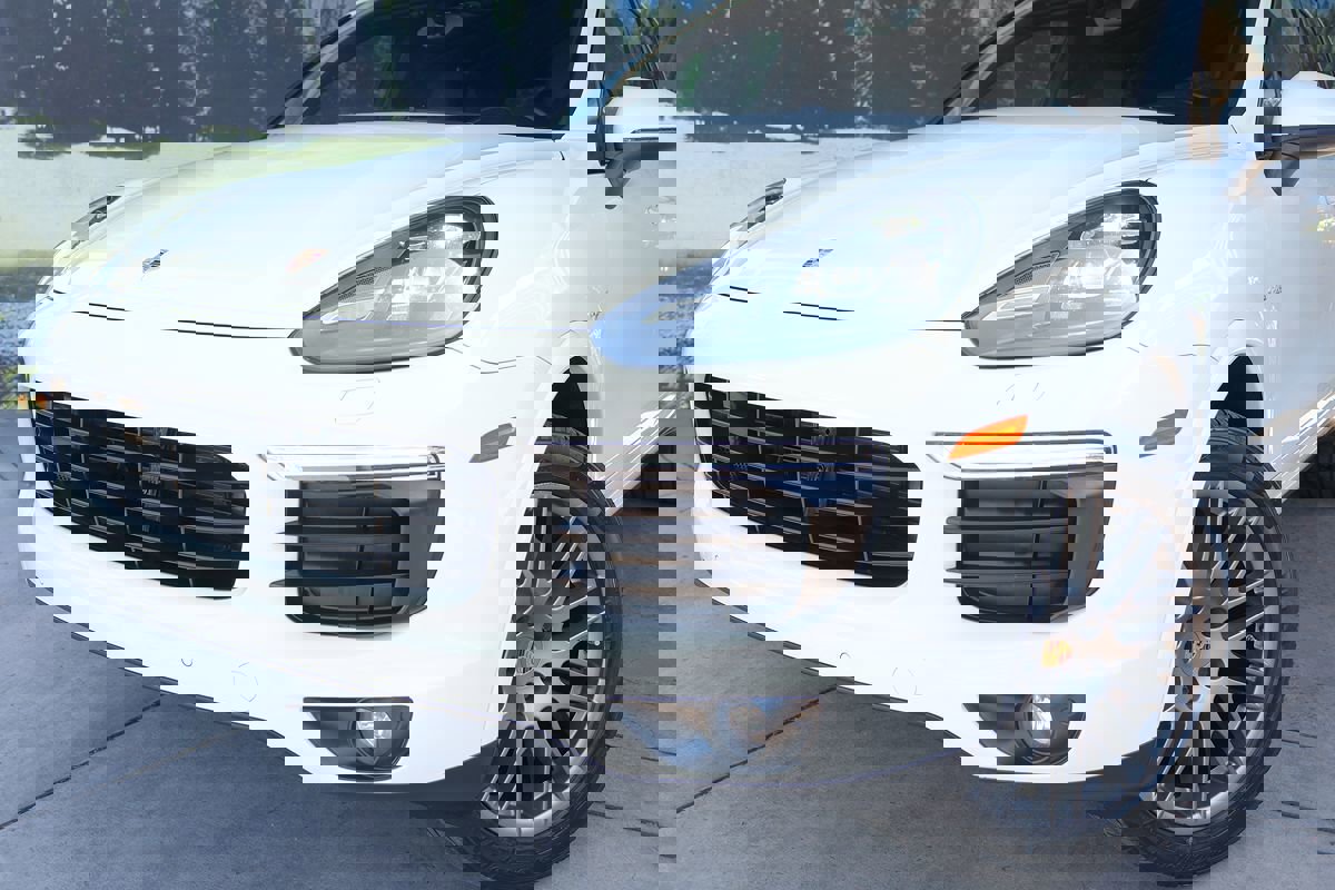 Used 2017 Porsche Cayenne S image 8