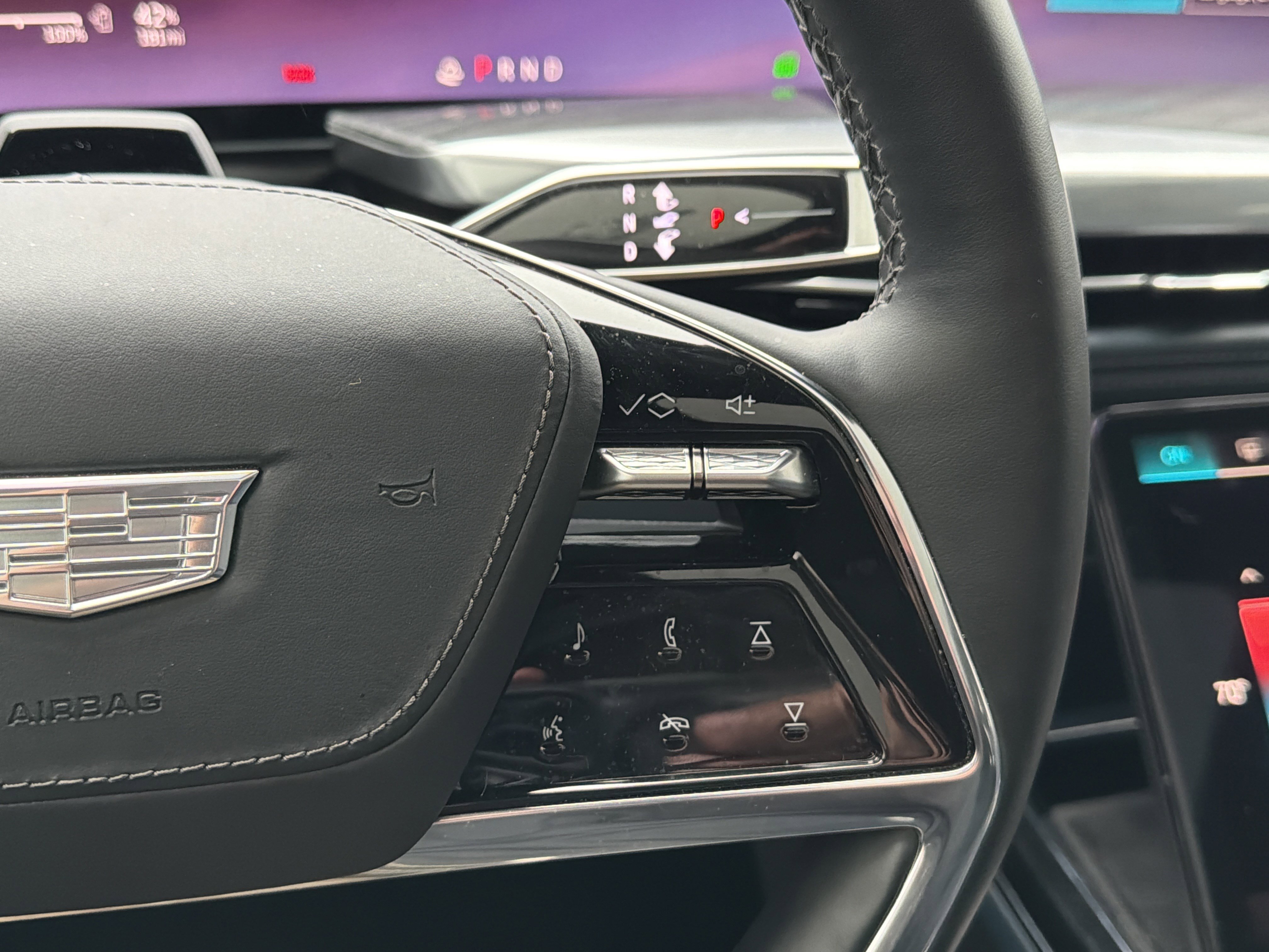 Used 2025 Cadillac Escalade IQ Sport 2 w/ LPO, ONYX Package image 18