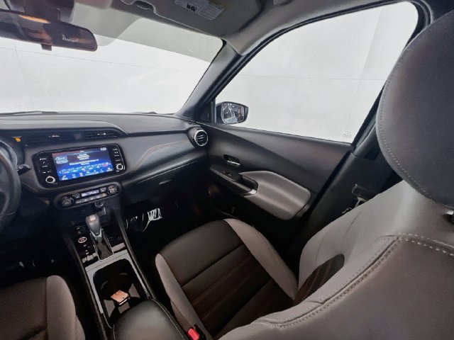 Used 2024 Nissan Kicks SR w/ SR Premium Package FWD image 17