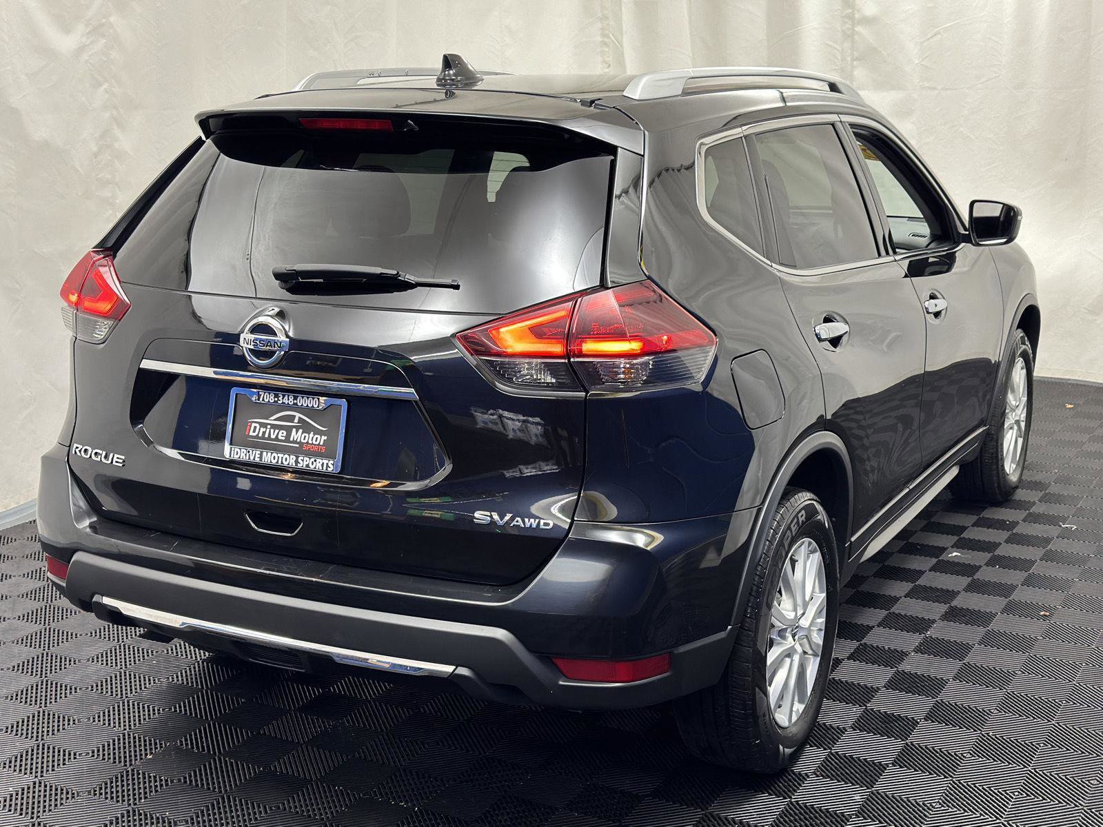Used 2018 Nissan Rogue SV image 9
