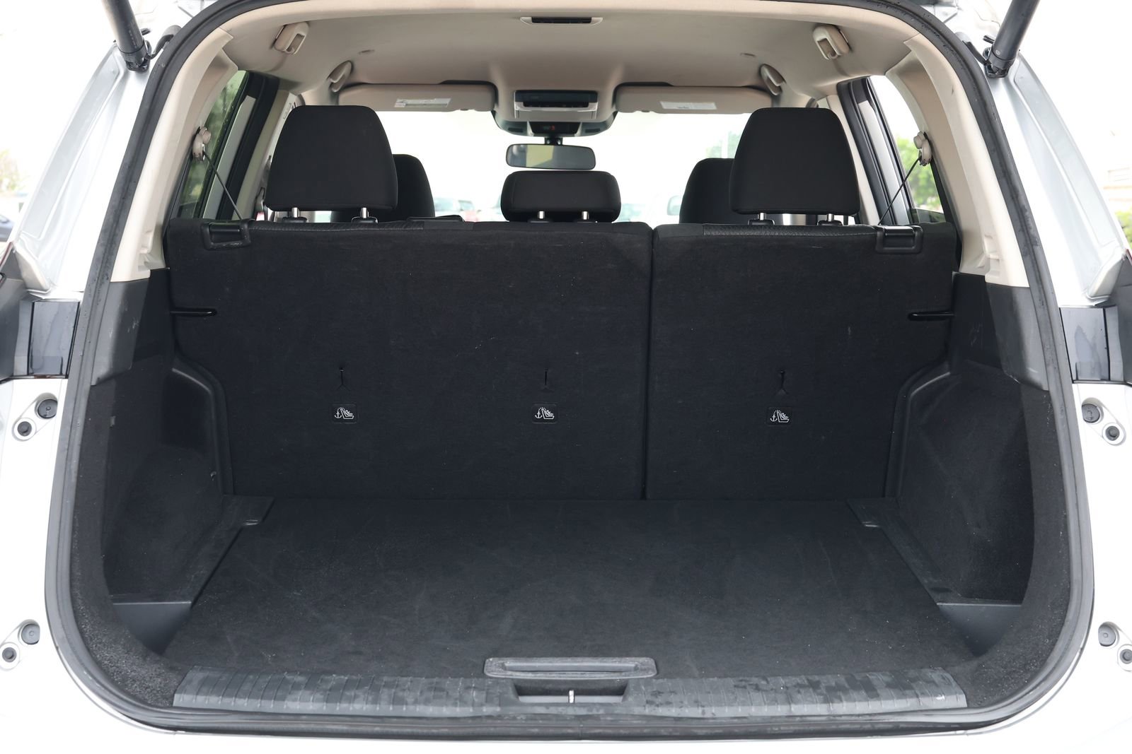 Used 2024 Nissan Rogue SV image 34