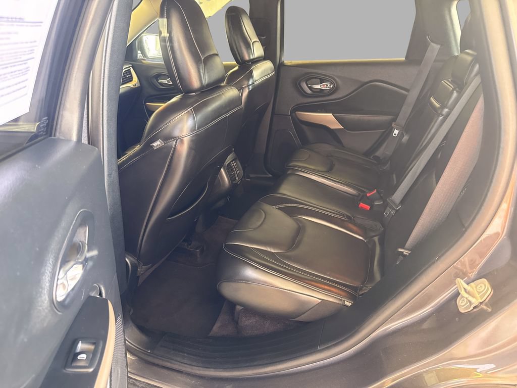 Used 2018 Jeep Cherokee Limited AWD/4WD image 10
