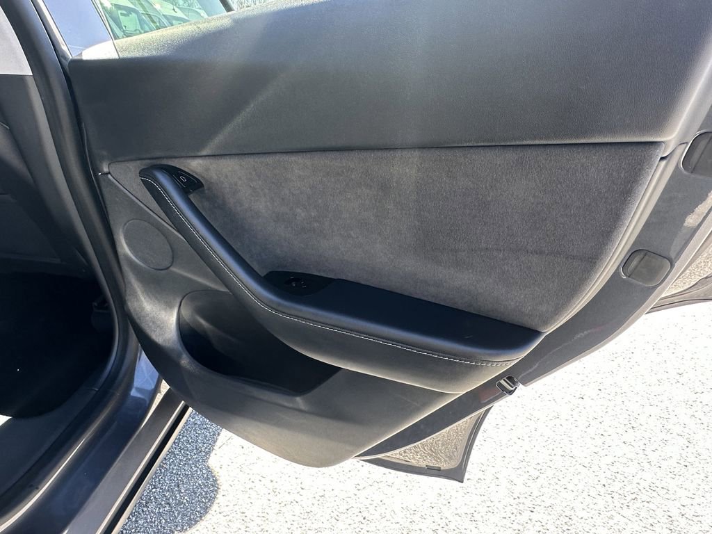 Used 2021 Tesla Model Y Long Range image 18