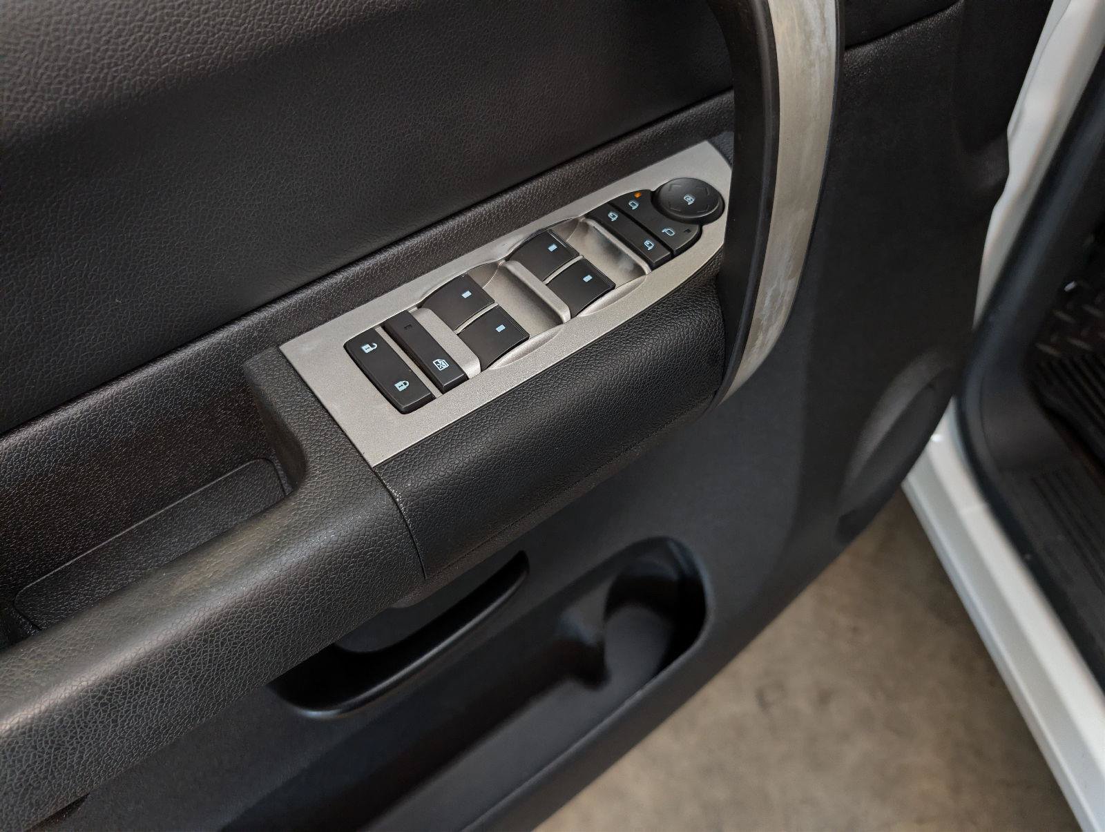 Used 2009 Chevrolet Silverado 1500 2WD Crew Cab w/ Exterior Plus Package image 18
