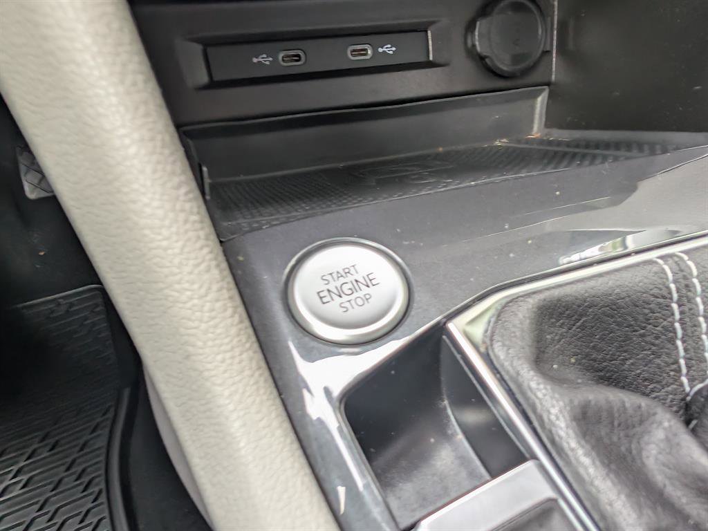 Used 2022 Volkswagen Tiguan SE image 35