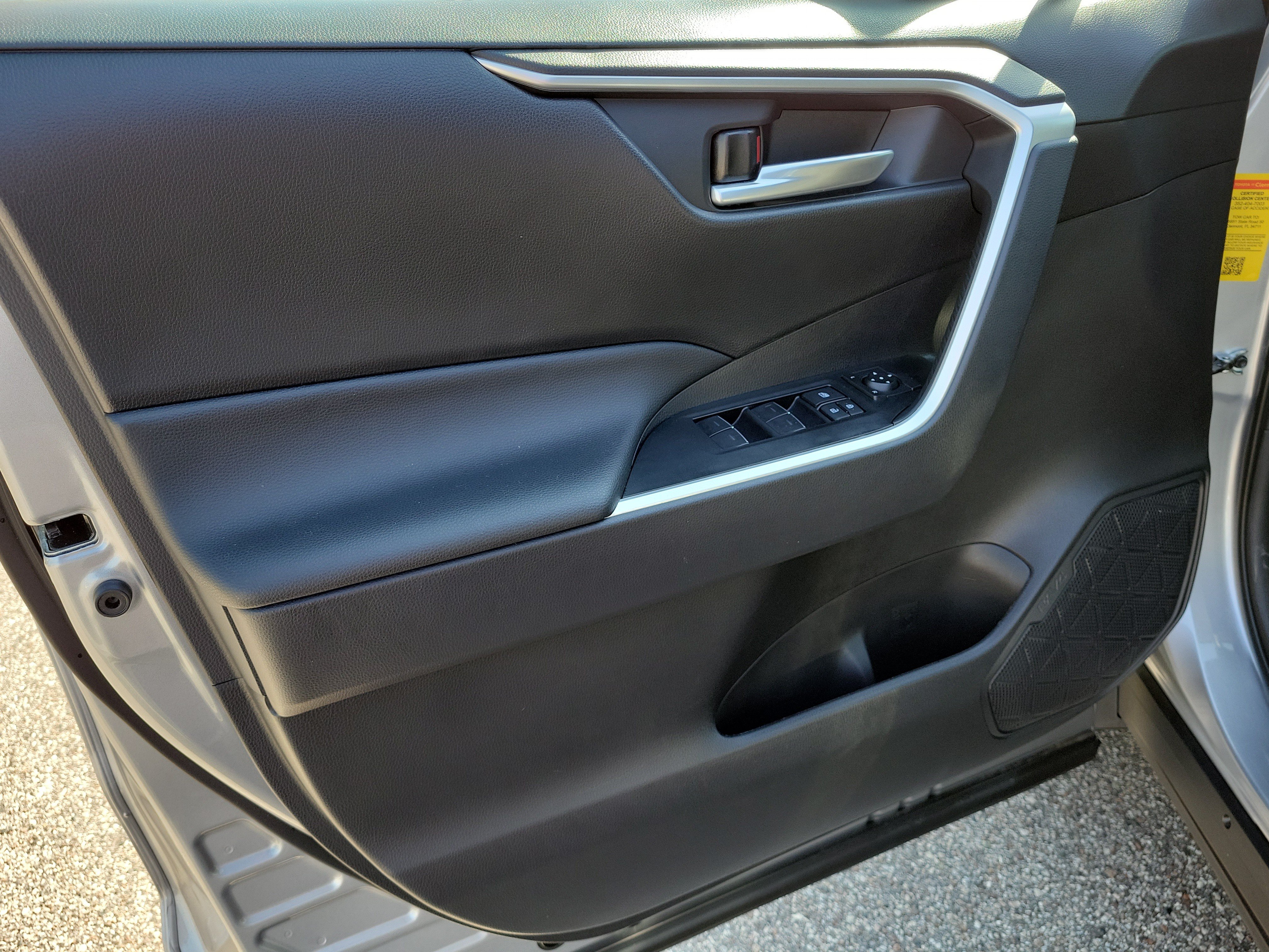 Used 2025 Toyota RAV4 XLE FWD image 15