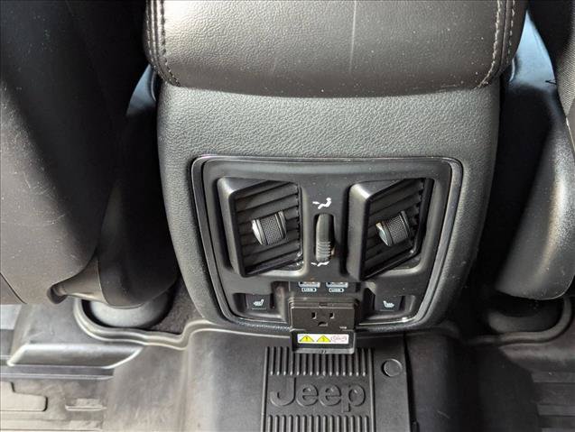 Used 2019 Jeep Grand Cherokee Limited w/ Luxury Group II AWD/4WD image 17