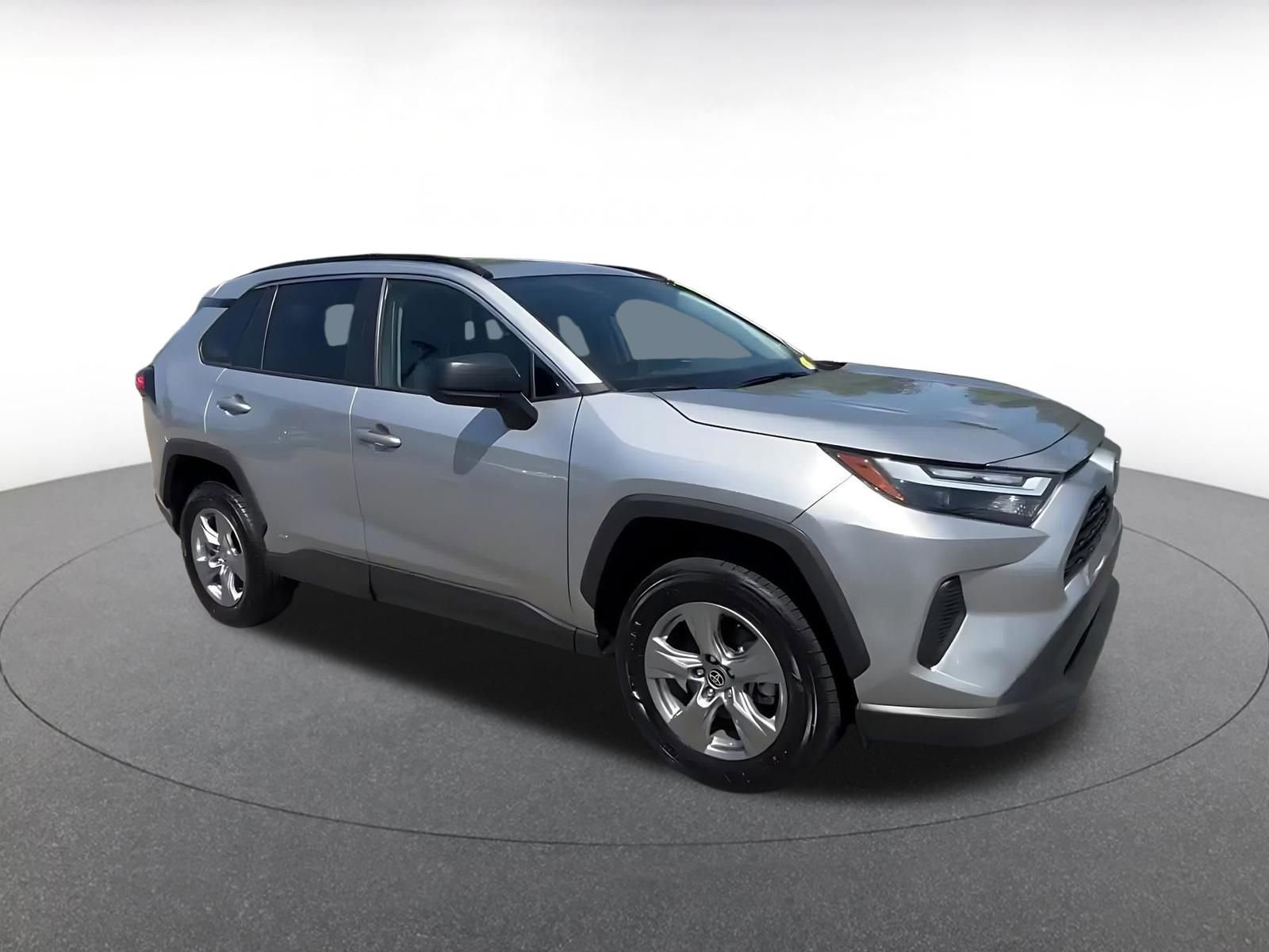 Used 2025 Toyota RAV4 LE AWD/4WD image 2