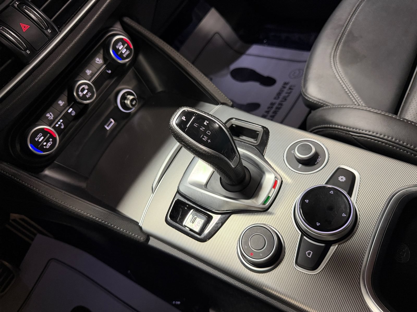 Used 2022 Alfa Romeo Stelvio Veloce AWD/4WD image 34