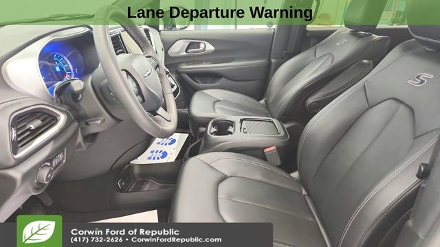 Used 2024 Chrysler Pacifica Select image 11